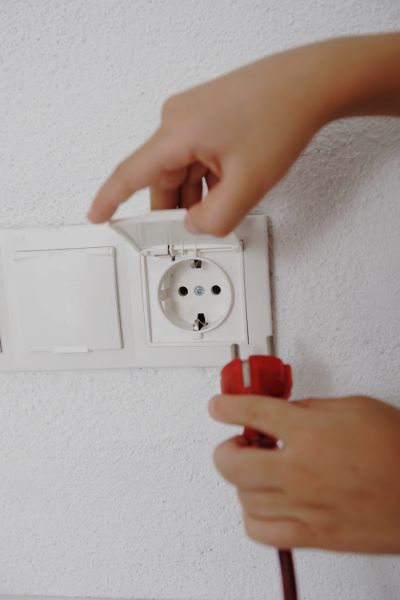 Bricovik Instalción de enchufes en Les Corts